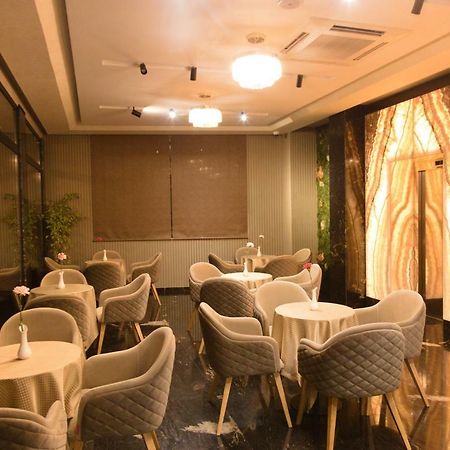 Emerald Boutique Hotel ติรานา ภายนอก รูปภาพ