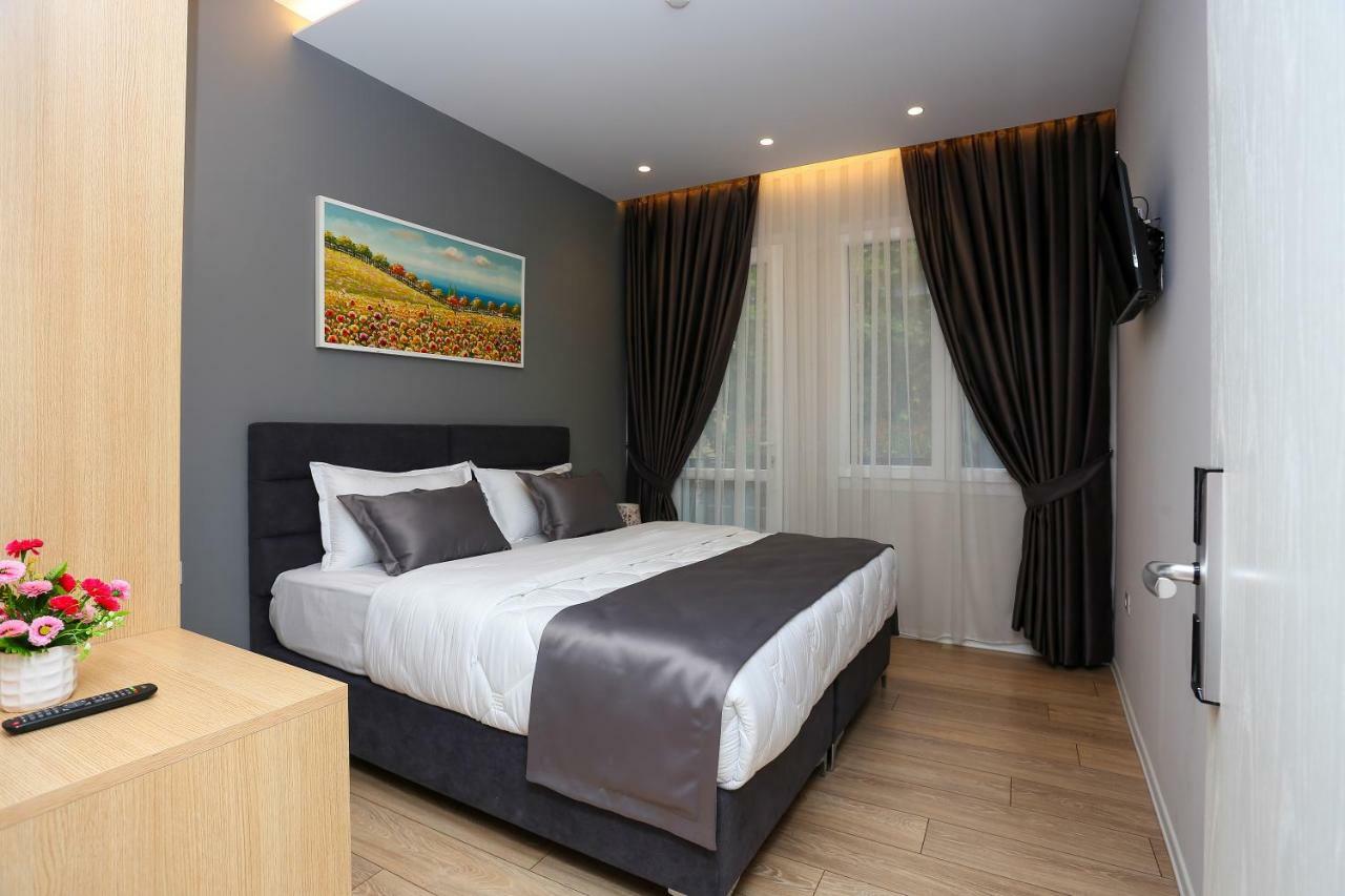 Emerald Boutique Hotel ติรานา ภายนอก รูปภาพ