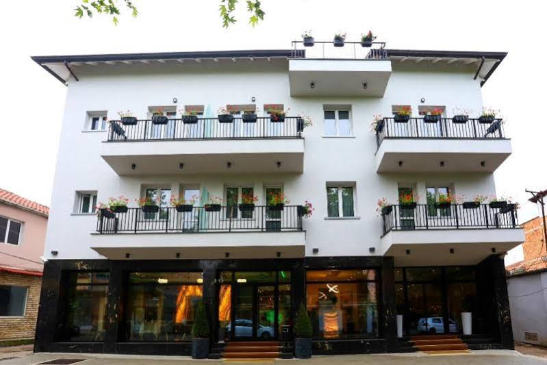 Emerald Boutique Hotel ติรานา ภายนอก รูปภาพ