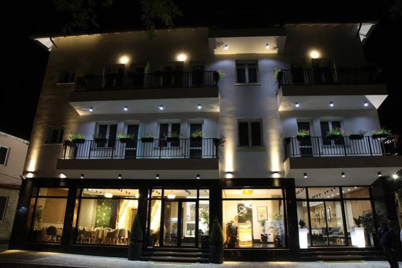 Emerald Boutique Hotel ติรานา ภายนอก รูปภาพ